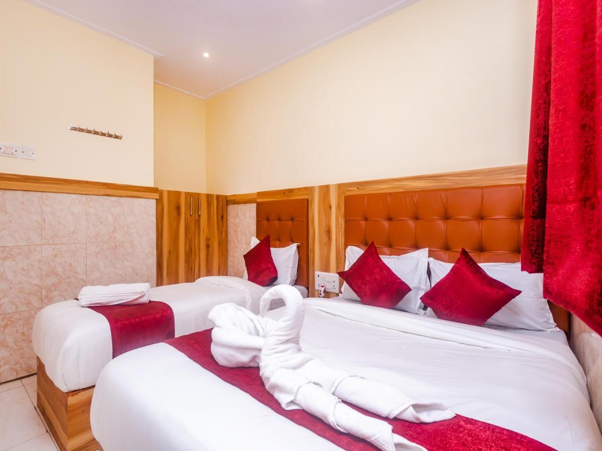 Aman Hotel Near Cst Мумбаї Екстер'єр фото