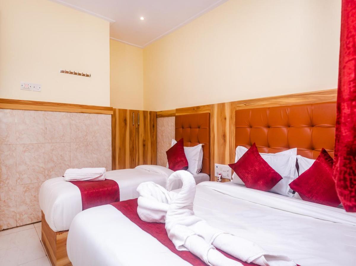 Aman Hotel Near Cst Мумбаї Екстер'єр фото